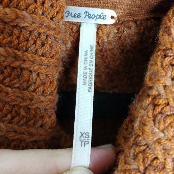 Free People Eleven Burnt Orange Cowl Neck Oversized Chunky Knit Sweater Size XS - Picture 5 of 7
